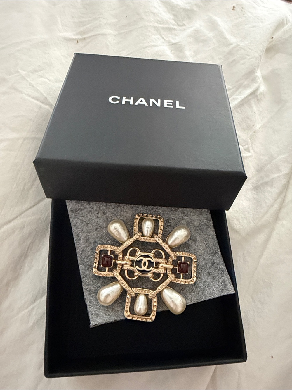 Authentic NWOT CHANEL Gold-Tone Faux Pearl & Garnet-Accent CC Brooch